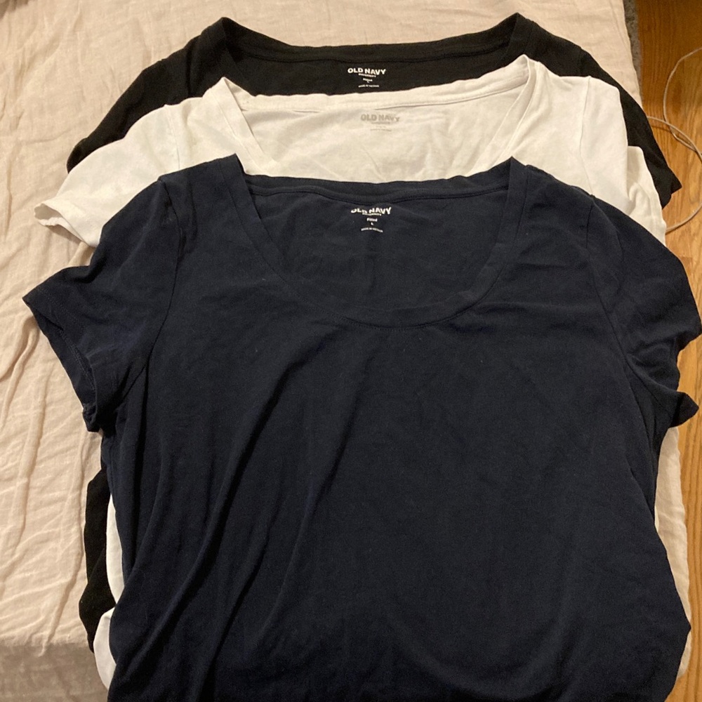 Old navy bundle of 3 maternity scoop neck t shirts. White, black, blue